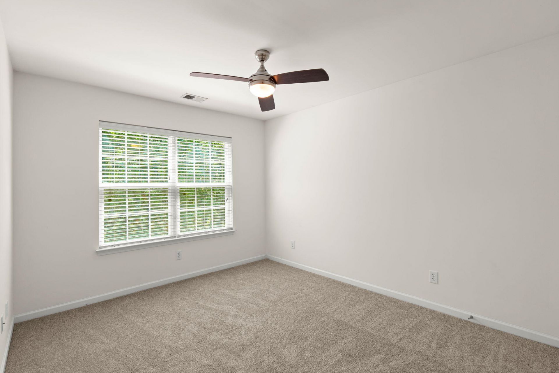 1806 Towne Street Photo 25
