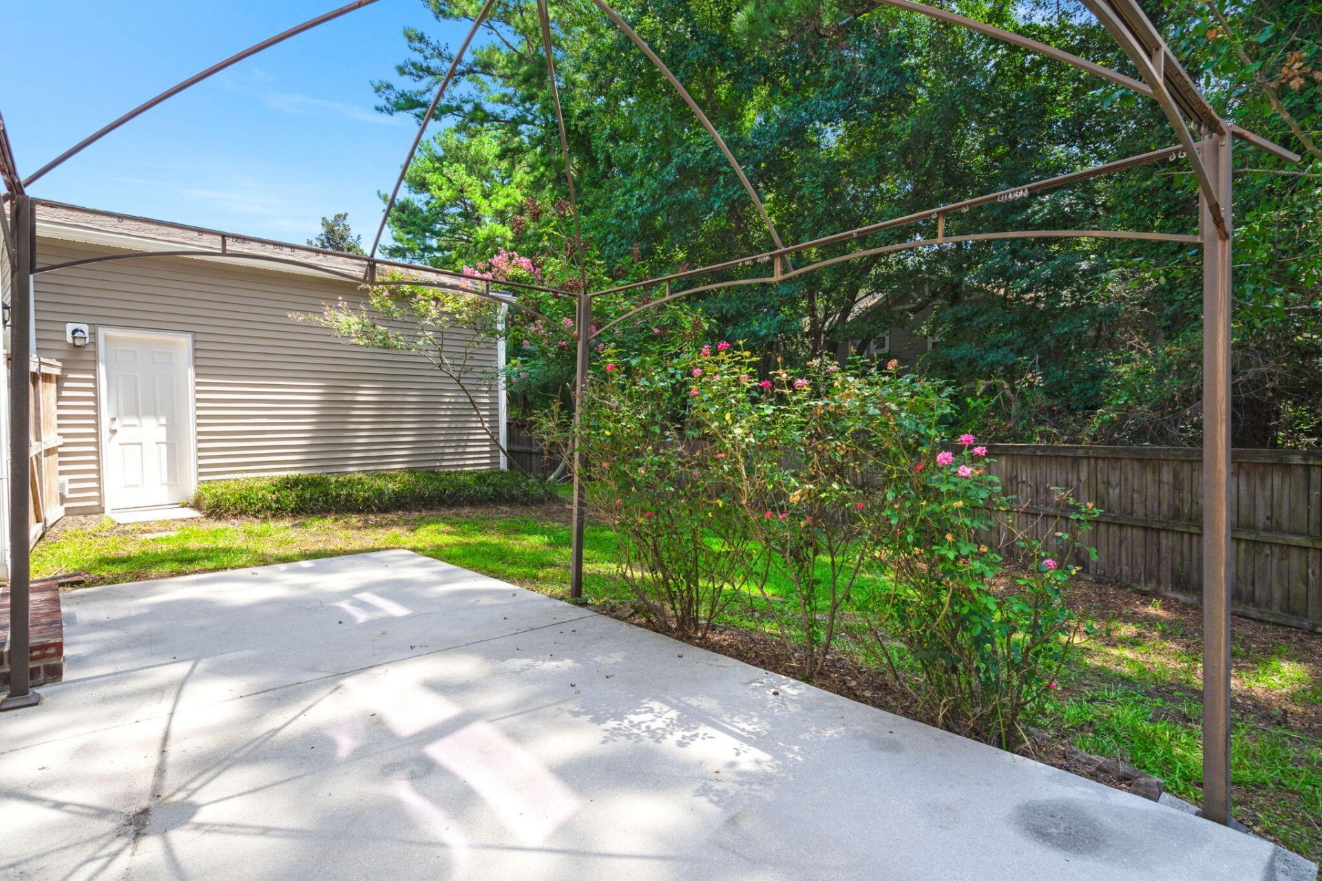 1806 Towne Street Photo 30