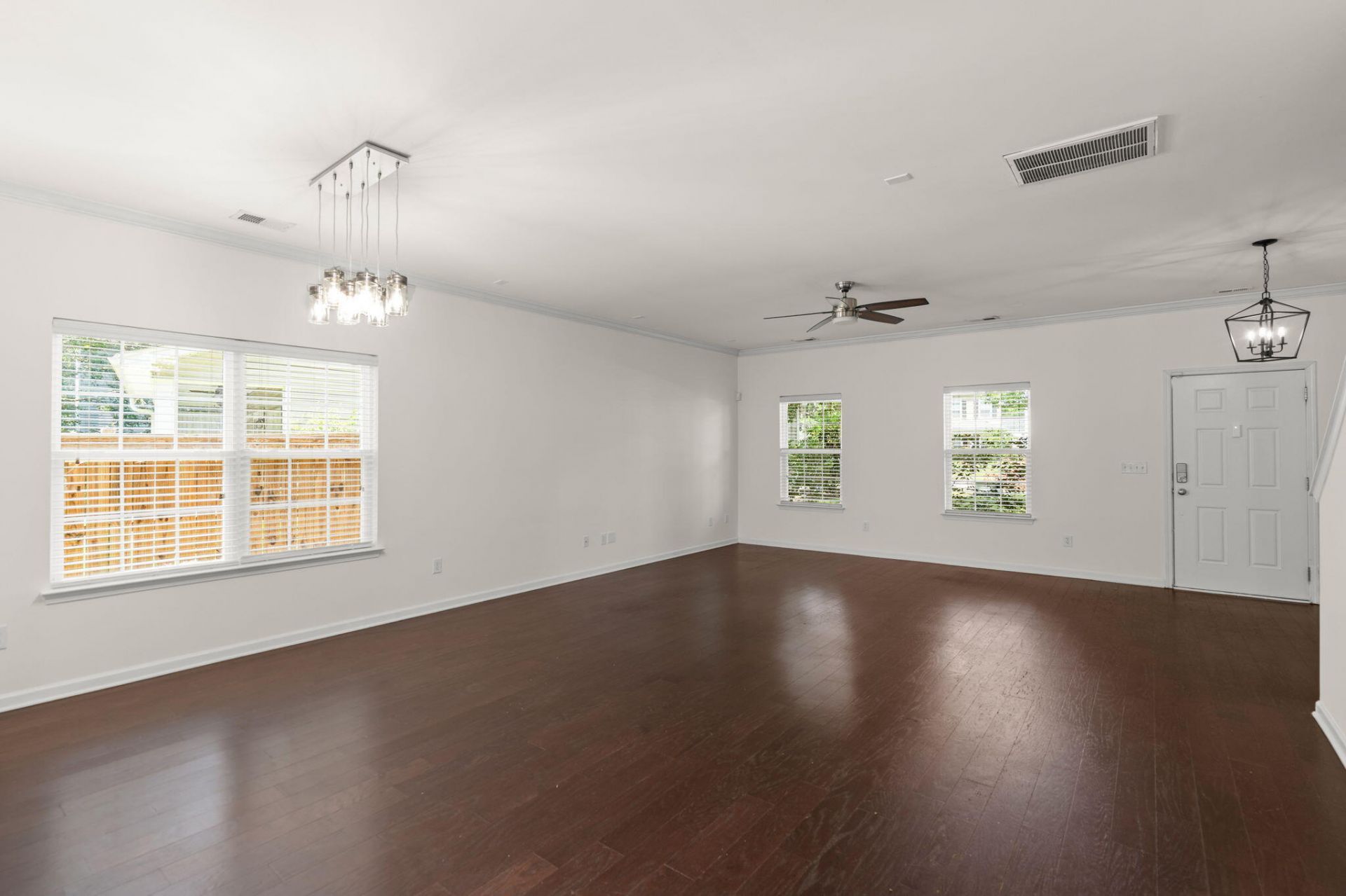 1806 Towne Street Photo 4
