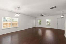 1806 Towne Street photo 4