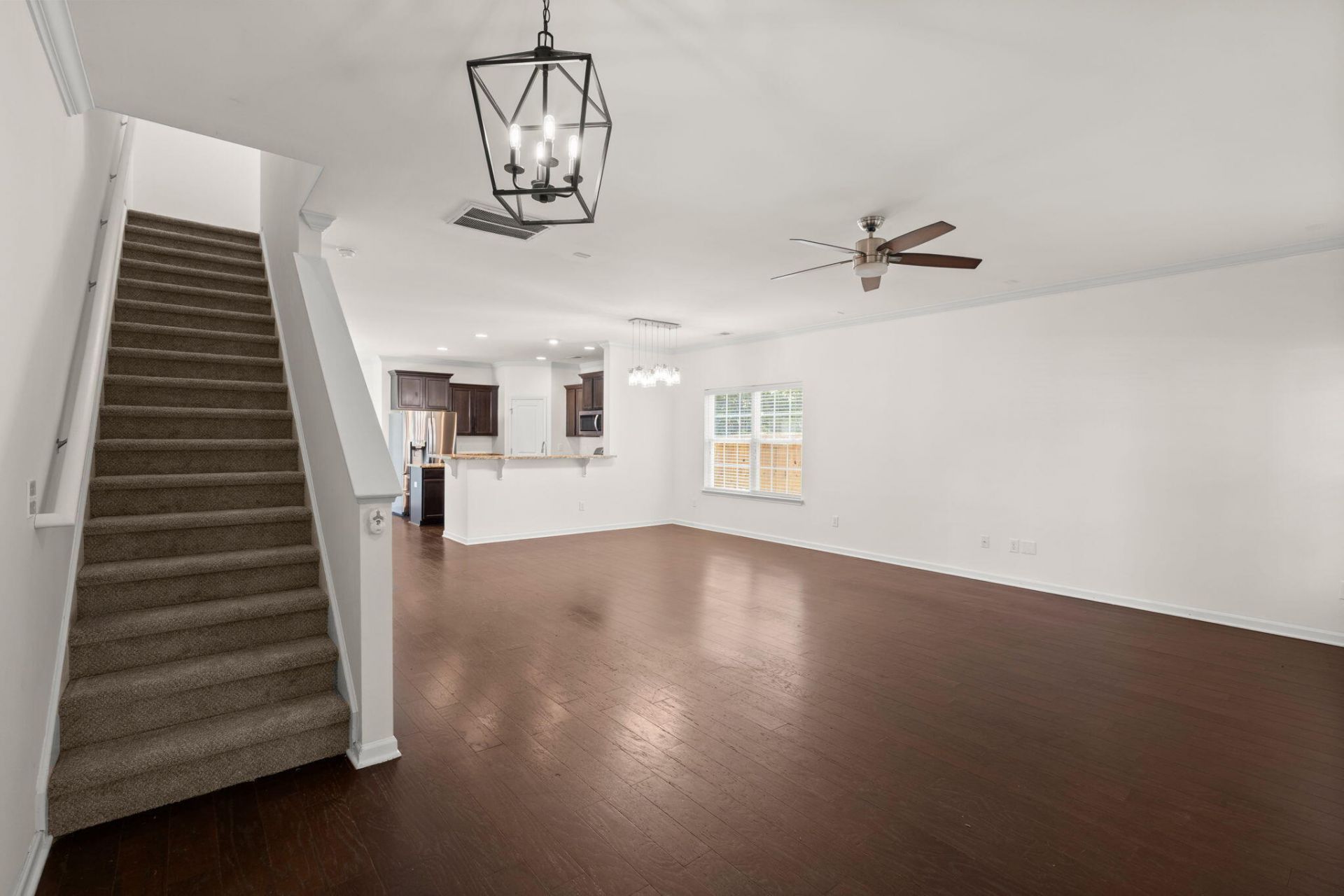 1806 Towne Street Photo 6