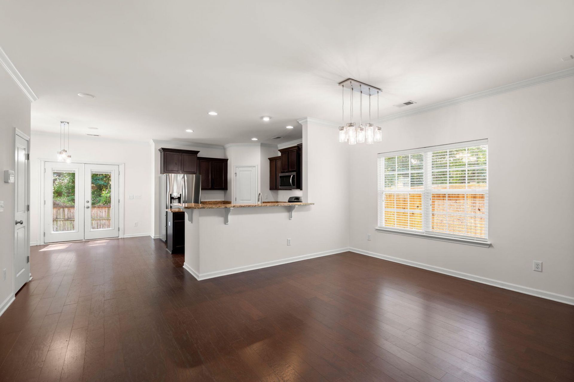 1806 Towne Street Photo 8