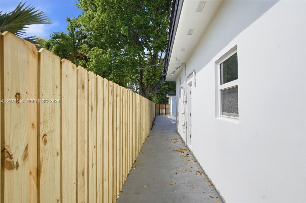 275 W 13th St , Hialeah, FL 33010 Photo