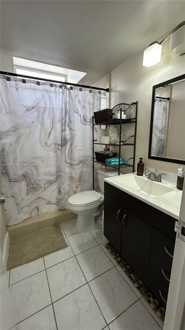 1913 S Ocean Dr , Unit 419, Hallandale Beach, FL 33009 Photo