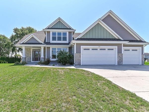 1515 E Maple View DRIVE, Oak Creek, WI 53154