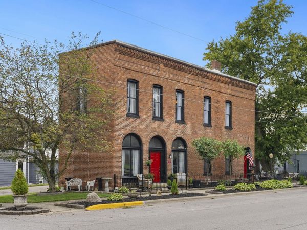 110 E Market Street, Pierceton, IN 46562