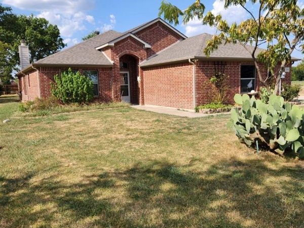 1209 Sherman Street, Tioga, TX 76271