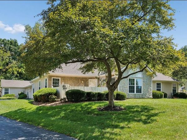 931 NE Devon Drive, Lee's Summit, MO 64064
