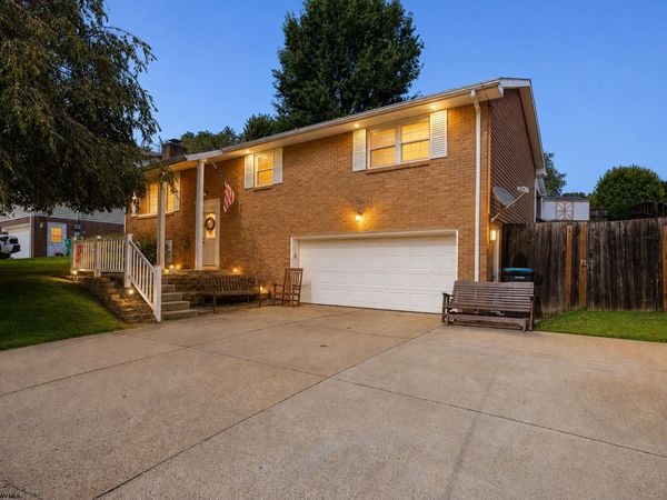 7 Coolview Lane, Bridgeport, WV 26330