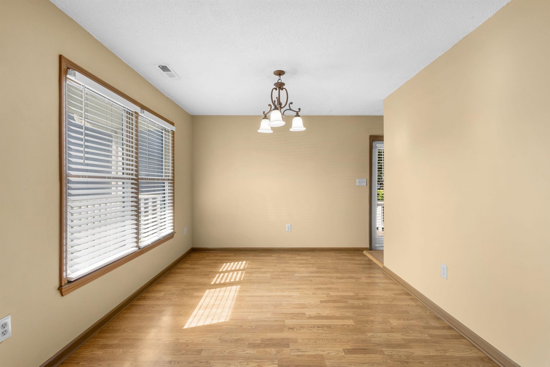 186 Williamsburg Rd. Photo 8