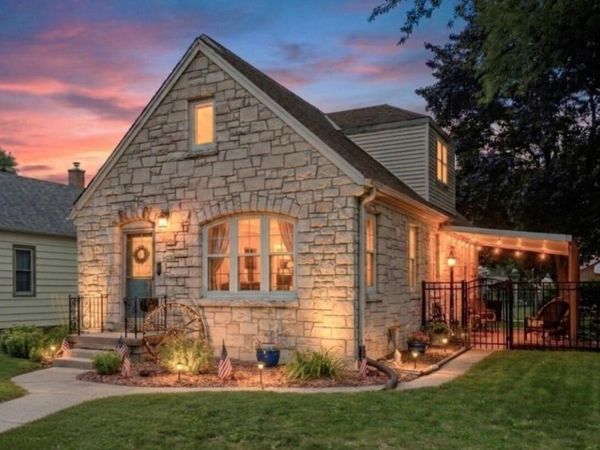 2452 S 74th STREET, West Allis, WI 53219