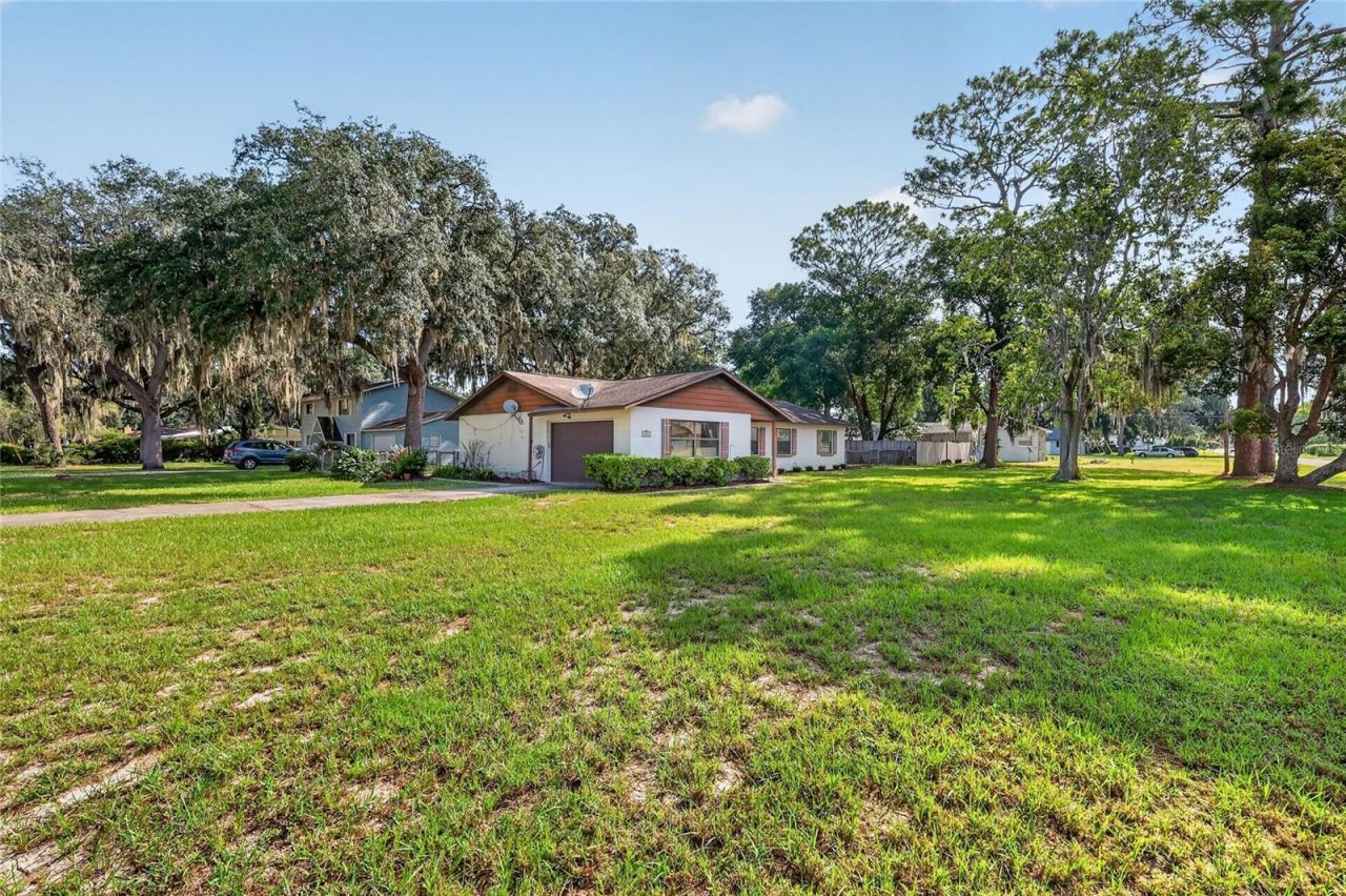 17911 Beach Street , Umatilla, FL 32784 Photo