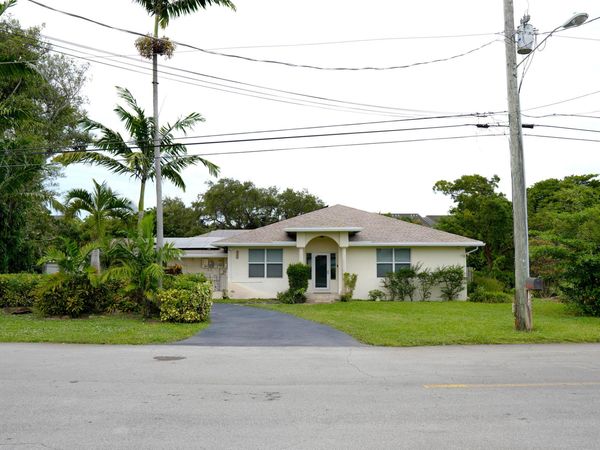 821 SW 13TH Court, Pompano Beach, FL 33060