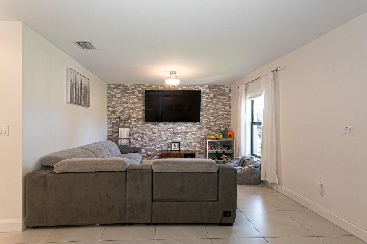5803 Lime Road, West Palm Beach, FL 33413 Photo