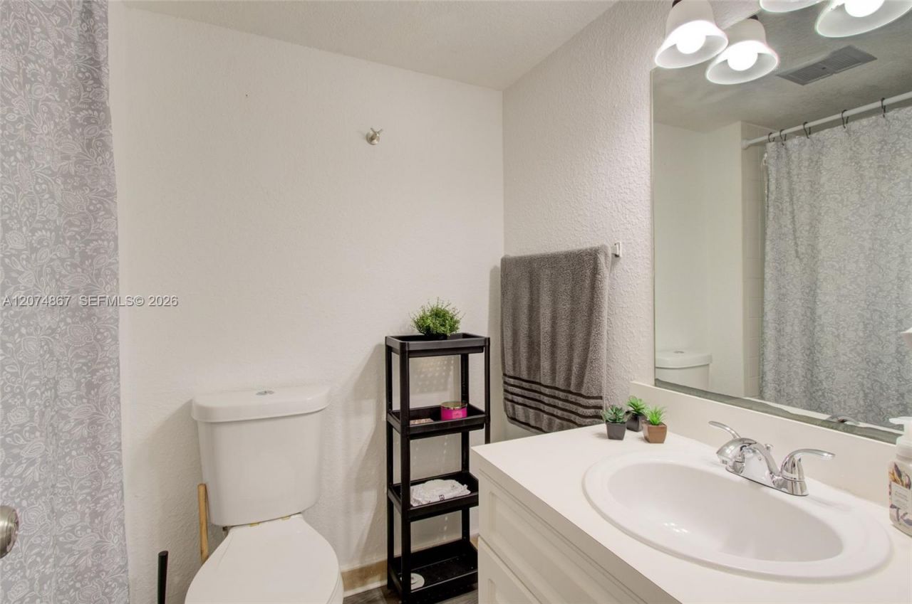 4610 NW 79th Ave , Unit 2D, Doral, FL 33166 Photo