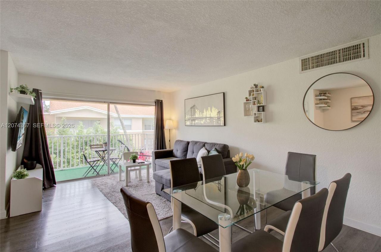 4610 NW 79th Ave , Unit 2D, Doral, FL 33166 Photo
