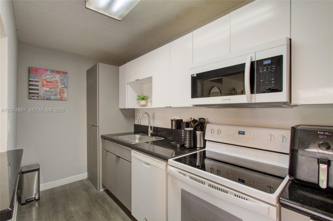 4610 NW 79th Ave , Unit 2D, Doral, FL 33166 Photo