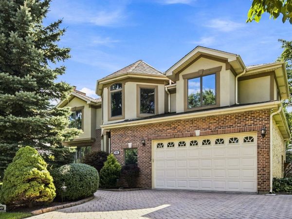 916 S I Oka Avenue , Mount Prospect, IL 60056