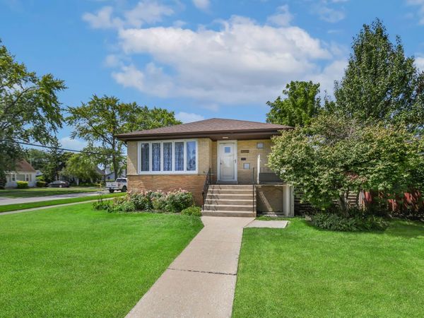 8044 Menard Avenue , Burbank, IL 60459