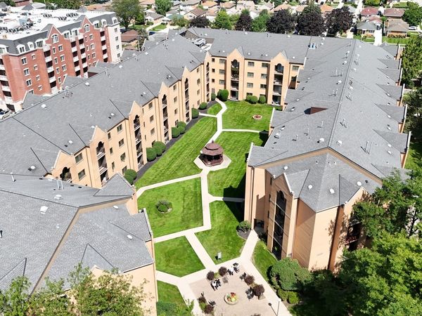 7410 W Lawrence Avenue, Unit 217, Harwood Heights, IL 60706