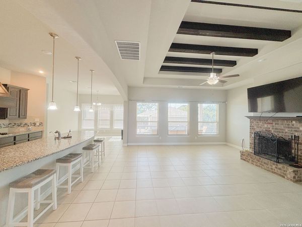268 Englewood Ln, Castroville, TX 78009
