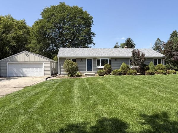 7315 S 48th St, Franklin, WI 53132