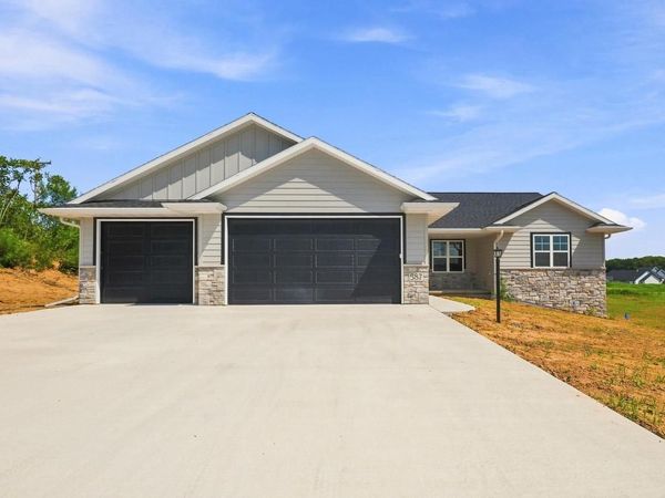 587 EMERALD ISLE COURT, Wrightstown, WI 54180
