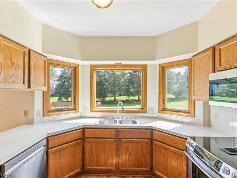 906 Southmoor Circle NE, Canton, OH 44721 Photo 14
