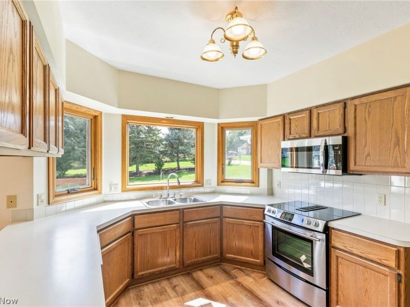 906 Southmoor Circle NE, Canton, OH 44721 Photo 16