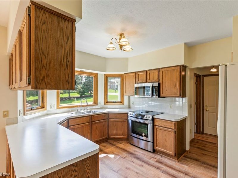906 Southmoor Circle NE, Canton, OH 44721 Photo 17