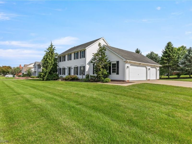 906 Southmoor Circle NE, Canton, OH 44721 Photo 2