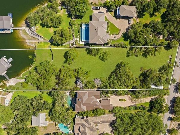 909 Brooks Hollow RD, Lakeway, TX 78734
