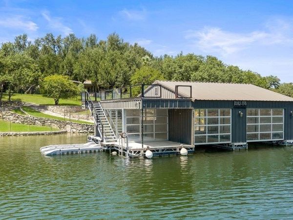 909 Brooks Hollow RD, Lakeway, TX 78734
