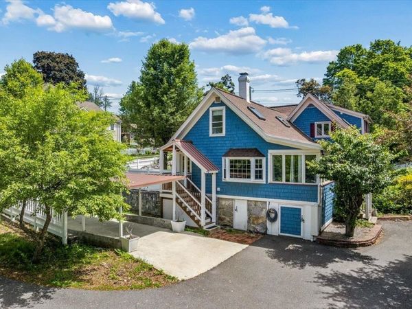 564 River Road, Manchester, NH 03104