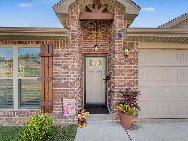 6011 NW Grant Street, Bentonville, AR 72713