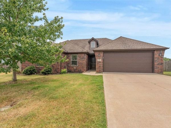 1022 Tarah Knolls Circle , Centerton, AR 72719