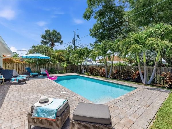 737 91st AVE N, NAPLES, FL 34108
