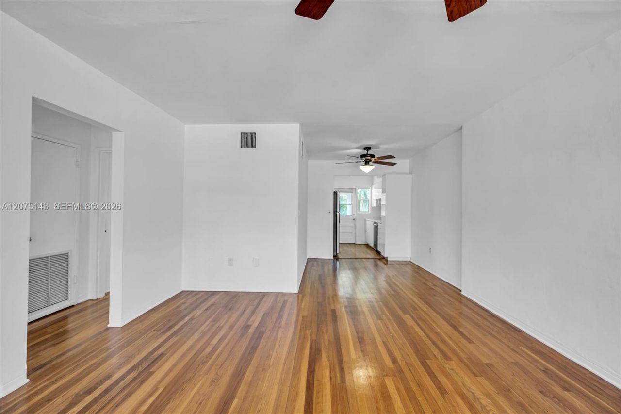 800 W 42nd St , Unit 1B, Miami Beach, FL 33140 Photo