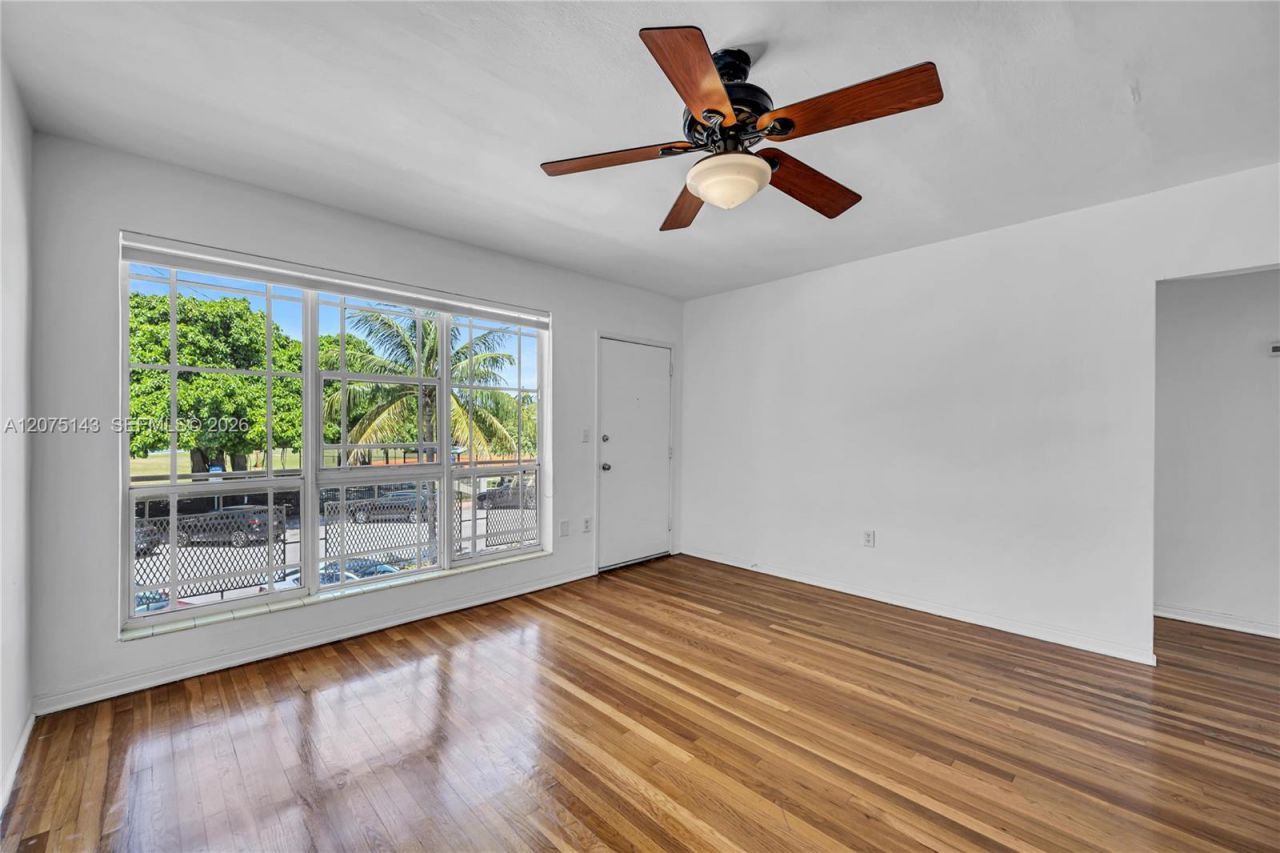 800 W 42nd St , Unit 1B, Miami Beach, FL 33140 Photo