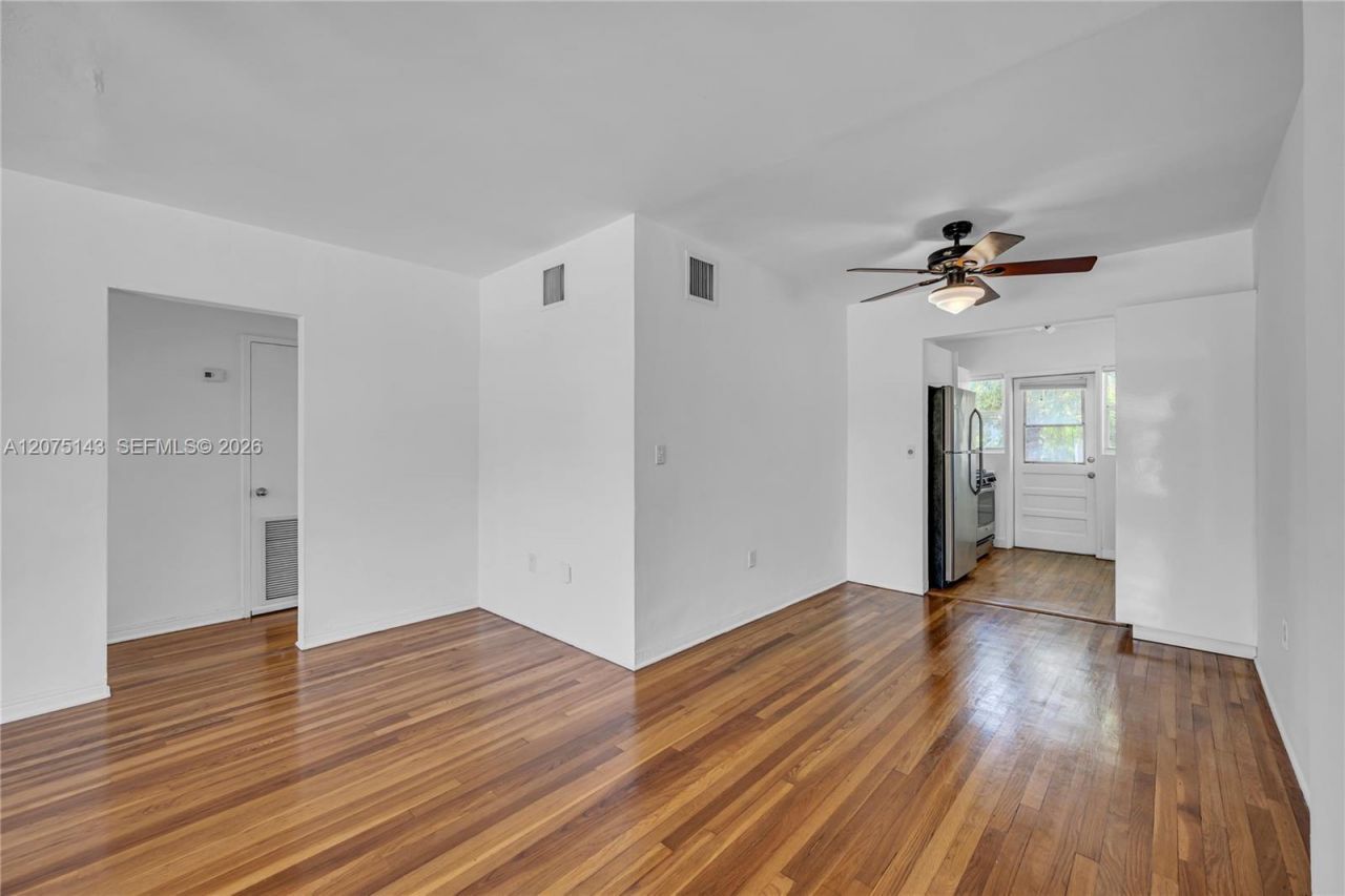 800 W 42nd St , Unit 1B, Miami Beach, FL 33140 Photo