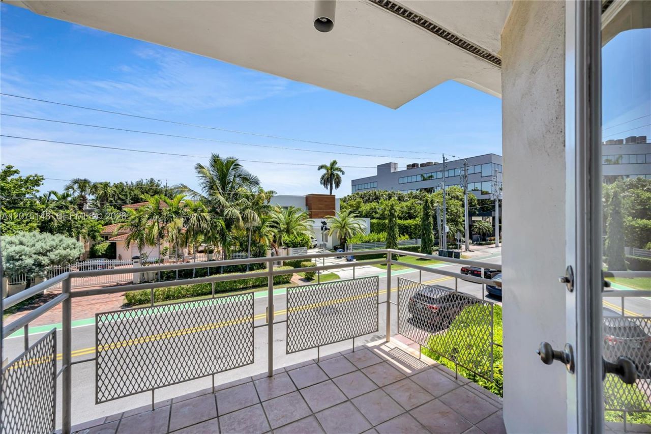 800 W 42nd St , Unit 1B, Miami Beach, FL 33140 Photo