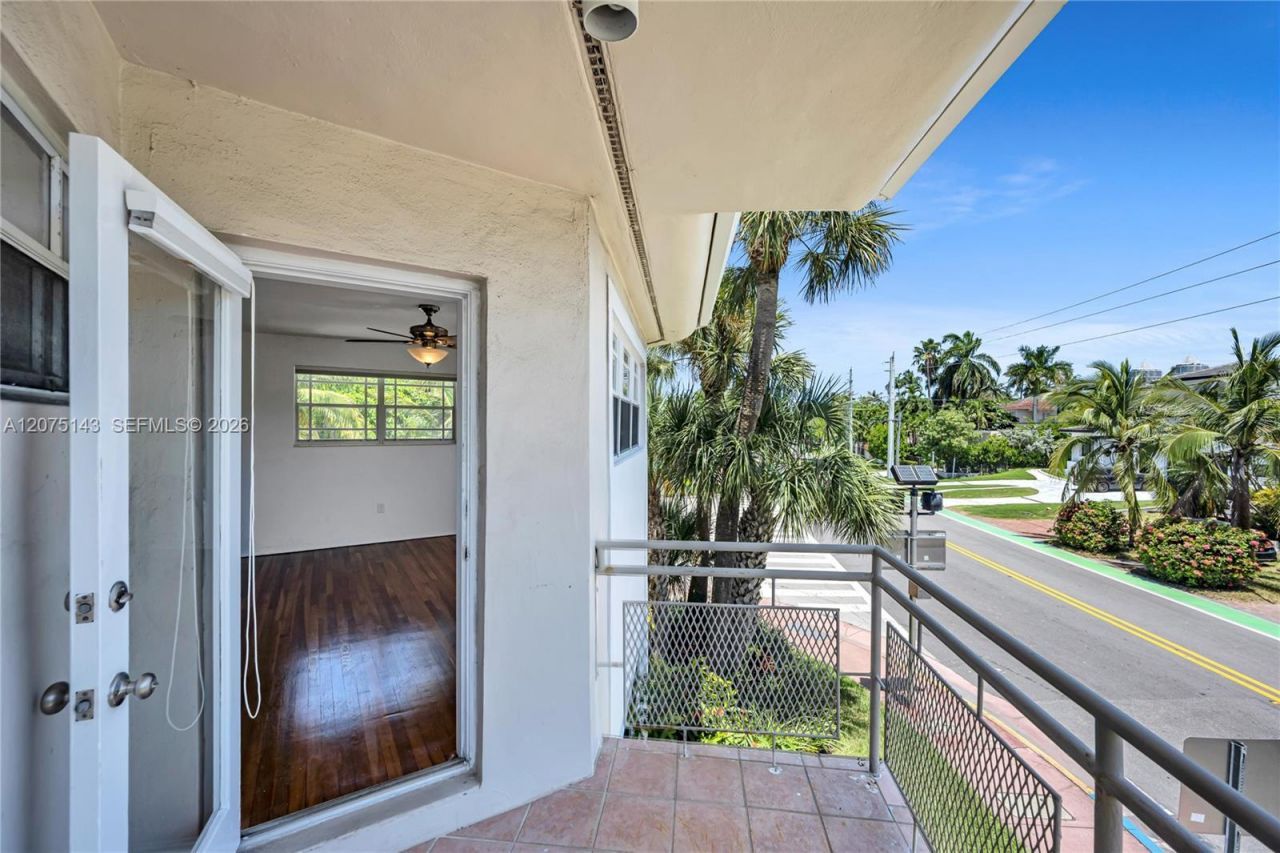 800 W 42nd St , Unit 1B, Miami Beach, FL 33140 Photo