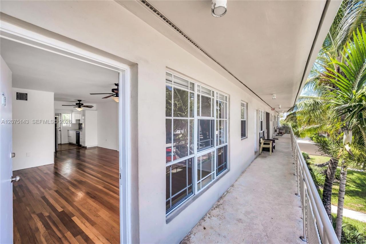 800 W 42nd St , Unit 1B, Miami Beach, FL 33140 Photo