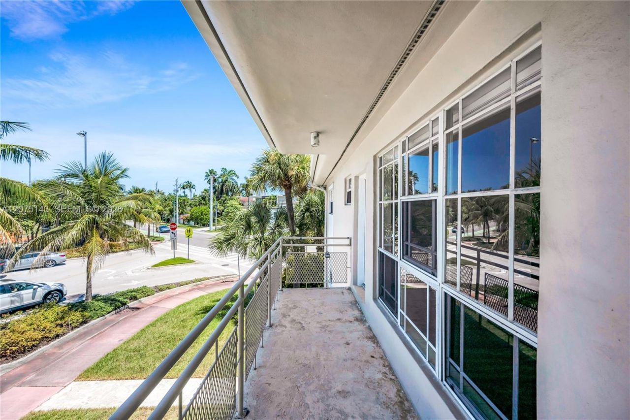 800 W 42nd St , Unit 1B, Miami Beach, FL 33140 Photo