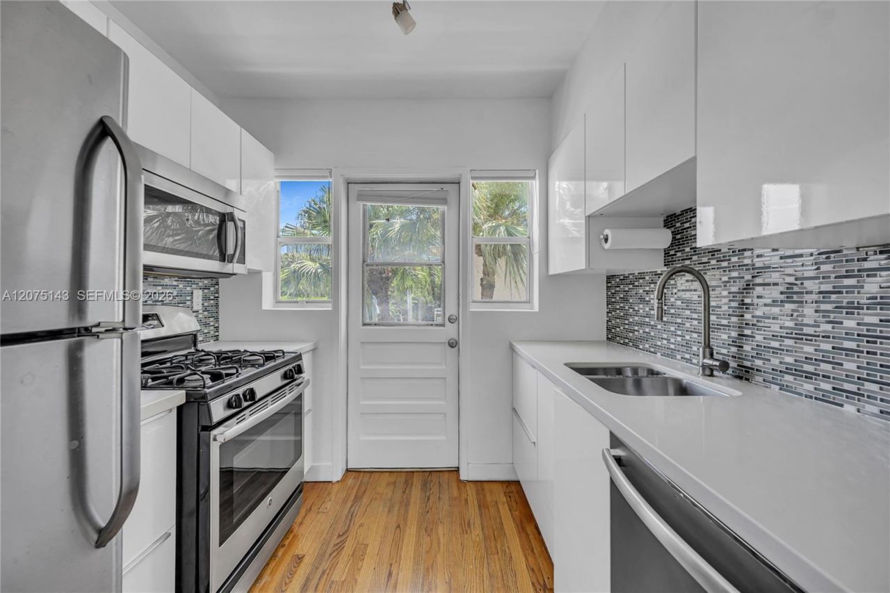800 W 42nd St , Unit 1B, Miami Beach, FL 33140 Photo