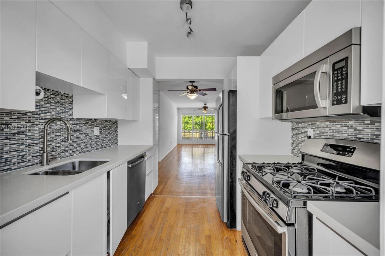 800 W 42nd St , Unit 1B, Miami Beach, FL 33140 Photo