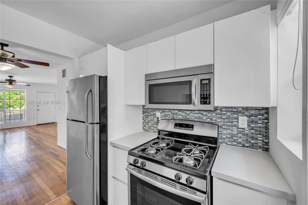 800 W 42nd St , Unit 1B, Miami Beach, FL 33140 Photo