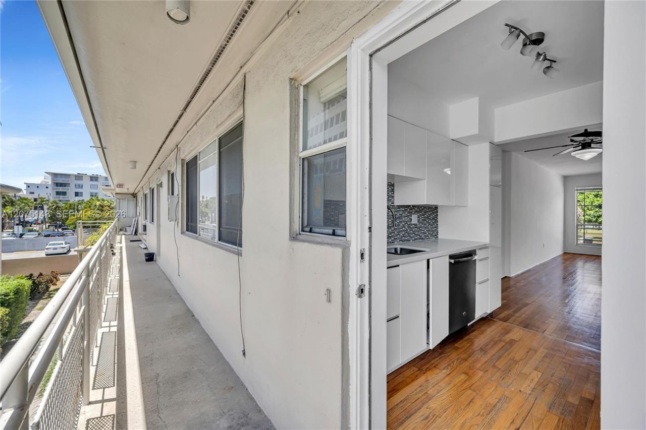 800 W 42nd St , Unit 1B, Miami Beach, FL 33140 Photo