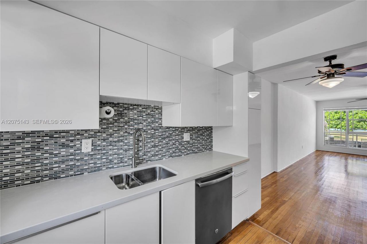 800 W 42nd St , Unit 1B, Miami Beach, FL 33140 Photo