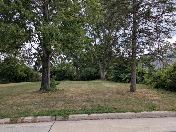 Hipp Street, Taylor, MI 48180